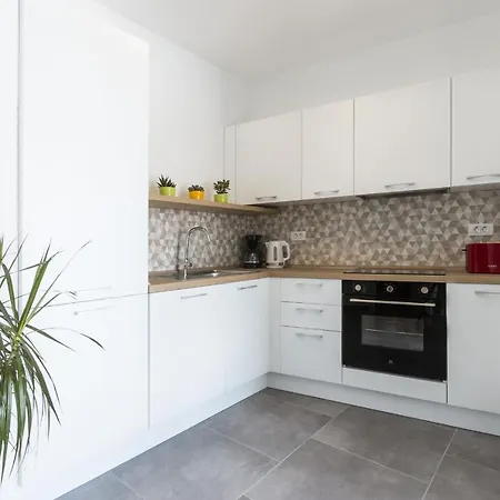 Modern 3-bedroom With A Private Pool Pula