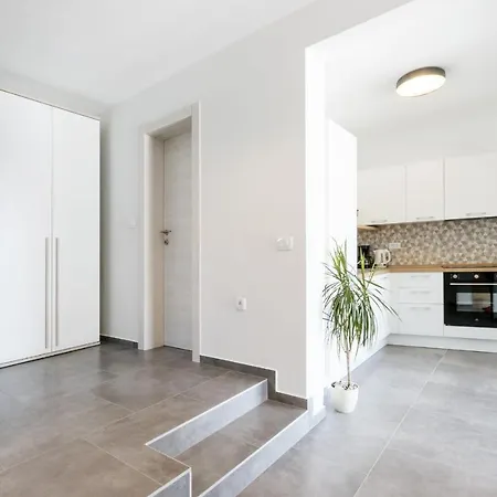 Modern 3-bedroom With A Private Pool Vila