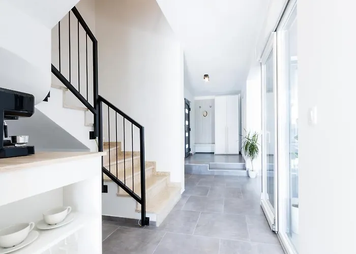 Modern 3-bedroom With A Private Pool * 풀라