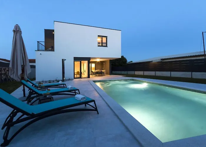 Modern 3-bedroom With A Private Pool