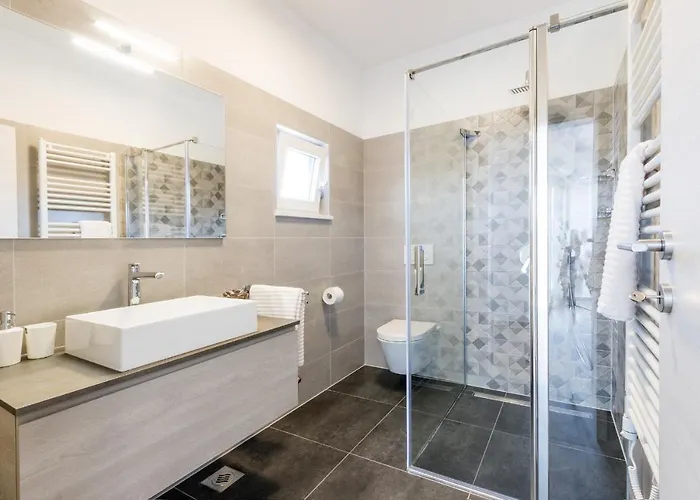 Modern 3-bedroom With A Private Pool * 풀라