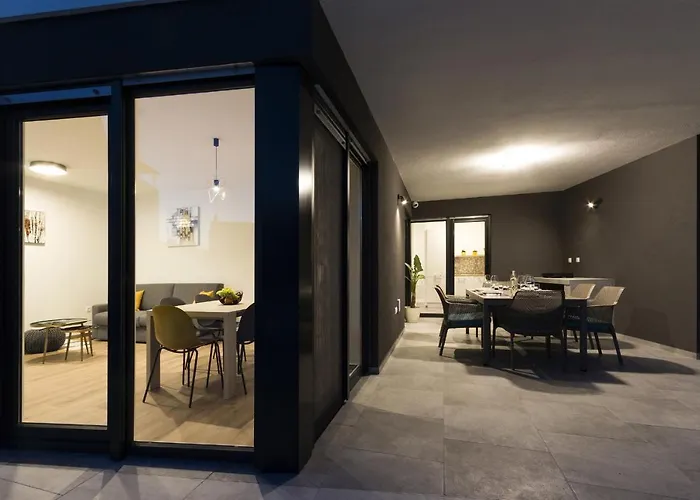 Modern 3-bedroom With A Private Pool 빌라