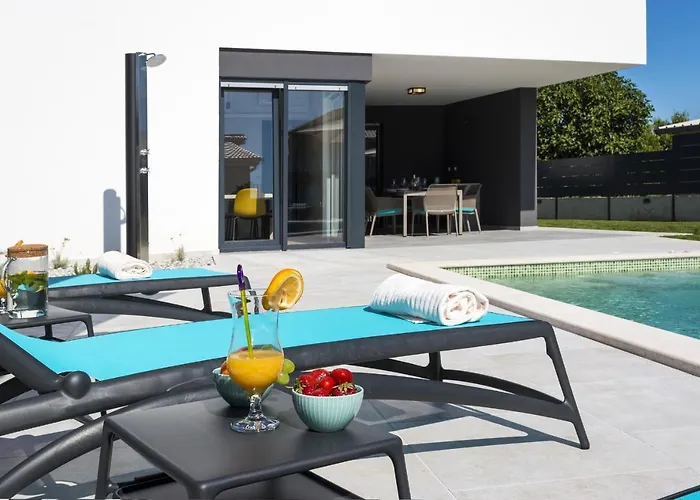 Modern 3-bedroom With A Private Pool 빌라 *