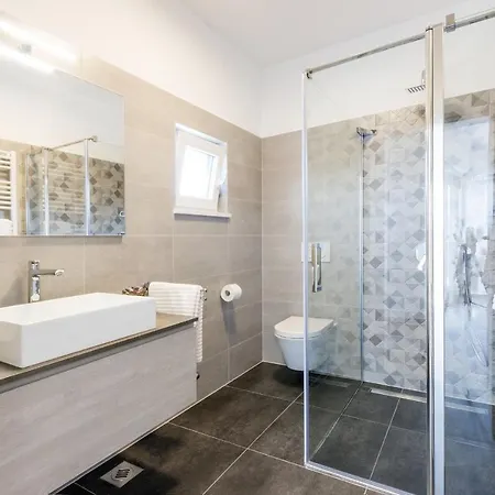Modern 3-bedroom With A Private Pool * 풀라