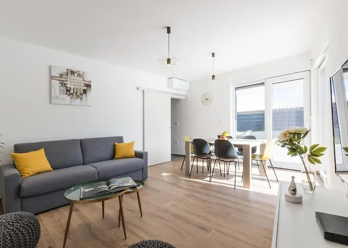 Modern 3-bedroom With A Private Pool Πούλα