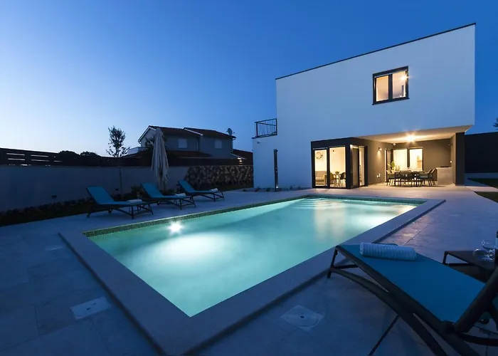 Βίλα Modern 3-bedroom With A Private Pool Πούλα